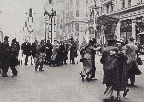 Dancing outside the Savoy Hotel on Coronation Morning 1937 (b / w photo)