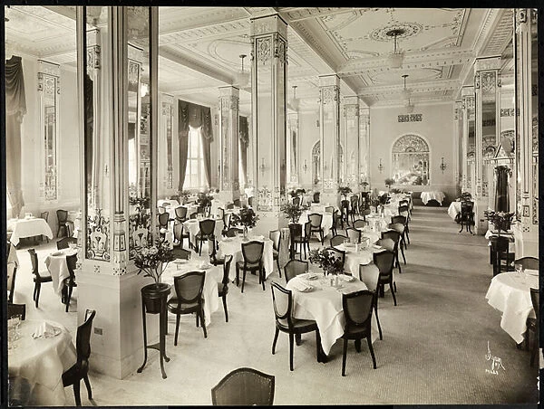 A dining room at the Robert Treat Hotel, Newark, New Jersey, 1916 (silver gelatin print)