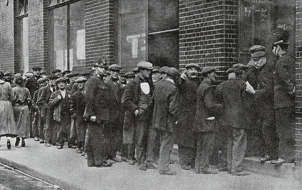 Dole queue, 1923 (b / w photo)