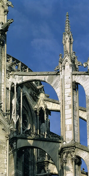 Double flying buttresses (stone)