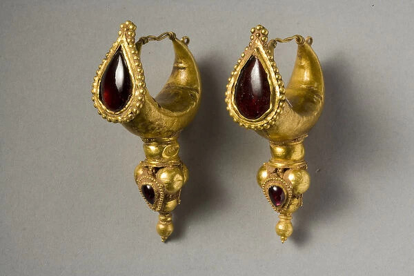 Earrings (gold & garnet)