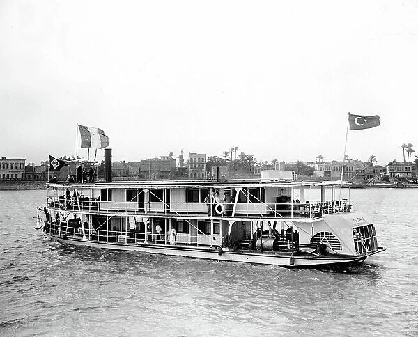 Egypt, Cairo: Cook cruise on the Nile, tourists cross the ship ' Arabia' that arrives in Cairo, 1900