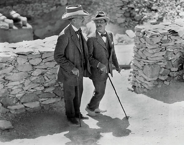 The Egyptologist Howard Carter (right) with his sponsor Lord Carnarvon visiting the excavations of the tomb of Toutankhamon in Thebes in the Valley of the Kings in Egypt during the winter 1922 - 1923