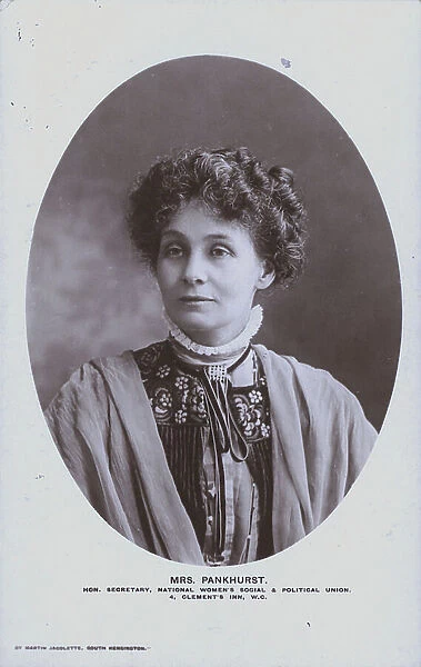 Emmeline Pankhurst, British suffragette (b / w photo)