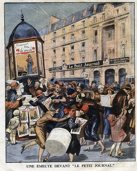 Emute des femmes at the kiosk release of the new format of the magazine 'La mode'in Paris. Illustration taken from 'Le petit journal'from 01  /  11  /  1925 Collection privee