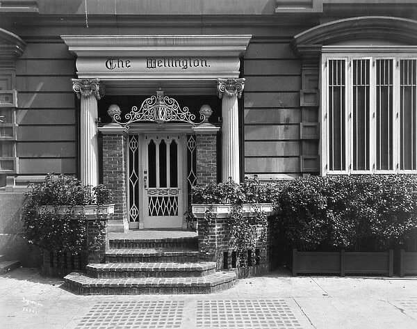 Entrance to the Hotel Wellington, 871 7th Avenue, New York, 1907 (silver gelatin print)
