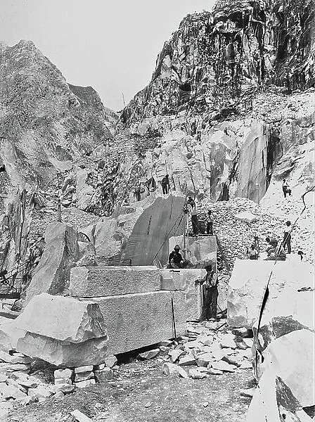 Extraction of marble at the quarries of Carrara, Italy, c.1900 (glass plate, silver salt gelatin)