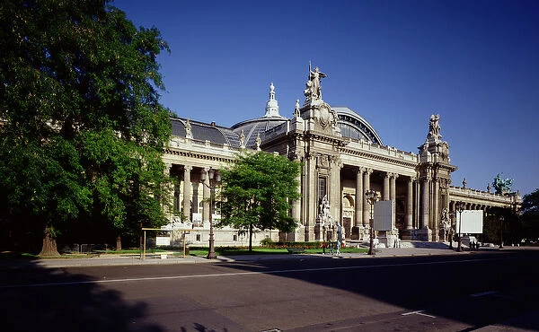 Facade of the Grand Palais, built by Henri Deglane (1855-1931)