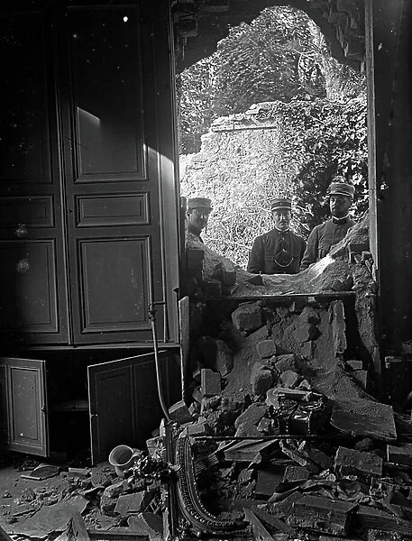 First World War: France: Officer's Meeting in a Ruined House, 1915