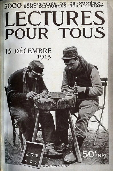 First World War: Hairy soldiers making rings made from aluminum contained in shells. One of the newspaper 'Lectures pour tous' of December 15, 1915