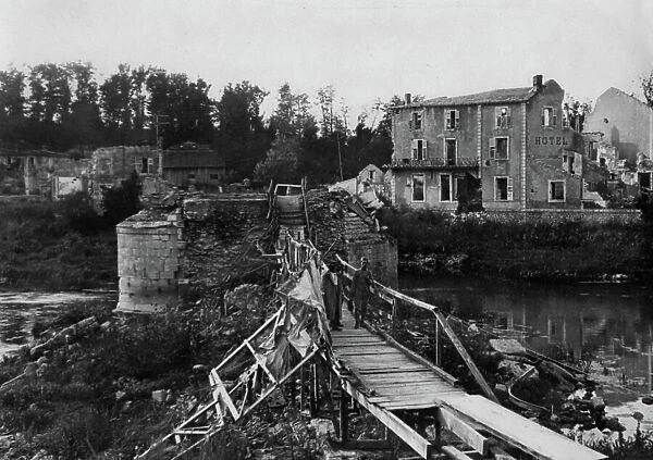 footbridge on Meuse river in Saint Mihiel (France) in 1916