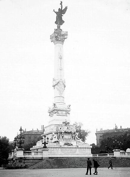 France, Aquitaine, Gironde (33), Bordeaux: monument on the Place des Girondins, 1900