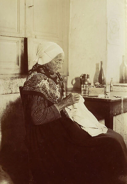 France, Centre, Indre-et-Loire (37): A peasant woman takes over laundry in the kitchen of her farm, 1898