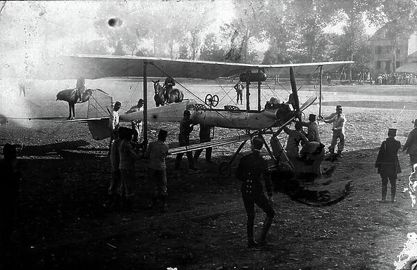 France, Franche-Comte, Territoire de Belfort (90), Belfort: preparation of a Breguet biplane before flight, 1917