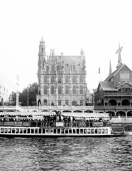 France, Ile-de-France, Paris (75): 27 June 1900, exposition universelle, quai Orsay, rue des nations, la Seine, pavilion of Belgium with a boat fly in the foreground