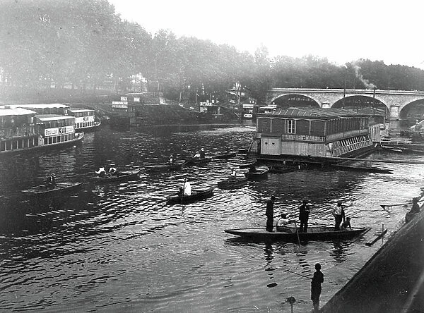 France, Ile-de-France, Val-de-Marne (94), Maisons-Alfort: The boat wash and boats-mouches, 1900