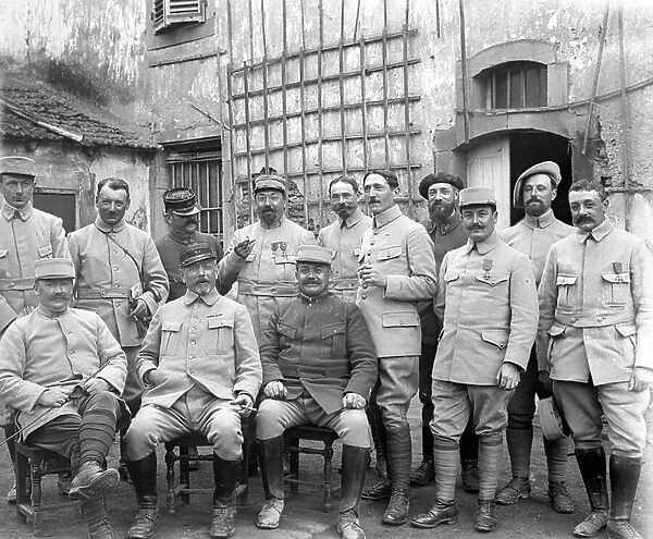 France, Lorraine, Meurthe-et-Moselle (54), Benamenil: A group of officers of the 81 th regiment pose in uniform with decoration, 1916