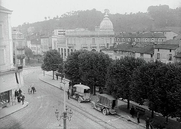 France, Lorraine, Vosges (88), Epinal: city center with military truck, 1914