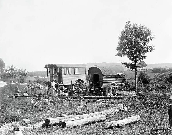 France, Lorraine, Vosges (88), Martigny-les-Bains: camp of bohemians on the edge of a road with 2 wooden trailers, animated view with bohemians manufacturer of baskets, 1893