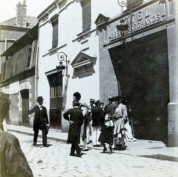 France, Pays de la Loire, Loire-Atlantique (44), Nantes: Hotel des 3 merchants, toreadors in costume leave the hotel, 1903