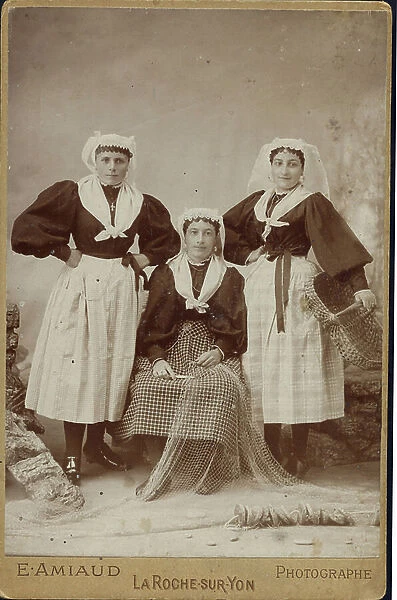 France, Pays de la Loire, Vendee (85), La Roche sur Yon (La Roche-sur-Yon): photo of three Sables d'Olonne (Sables-d'Olonne) selling a net, 1896