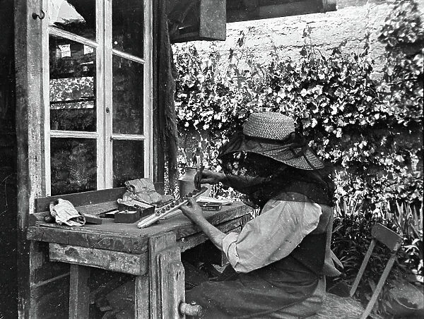 France, Rhone-Alpes, Rhone (69), Lyon: Beehives and bees at a beekeeper, maintenance of hives, 1910