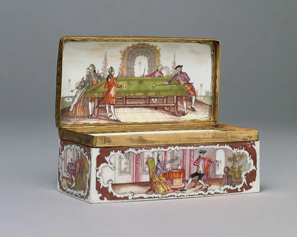 A Frankenthal rectangular snuff box and bombe cover, the interior of the cover with a