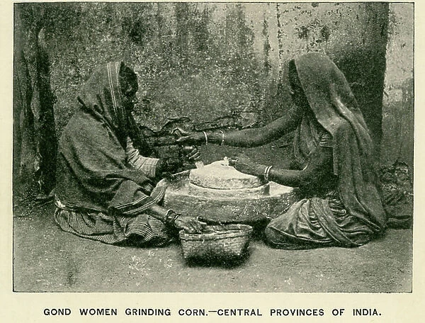 Gondi women grinding corn