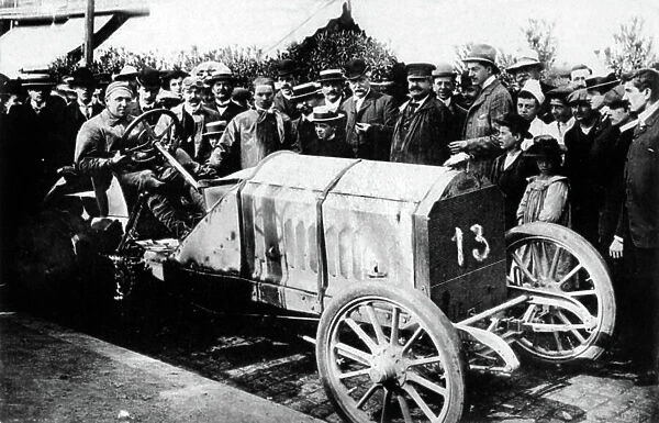 Gordon Bennett Cup in auto racing in 1905 in Clermont Ferrand : French racer Arthur Duray driving a De Dietrich