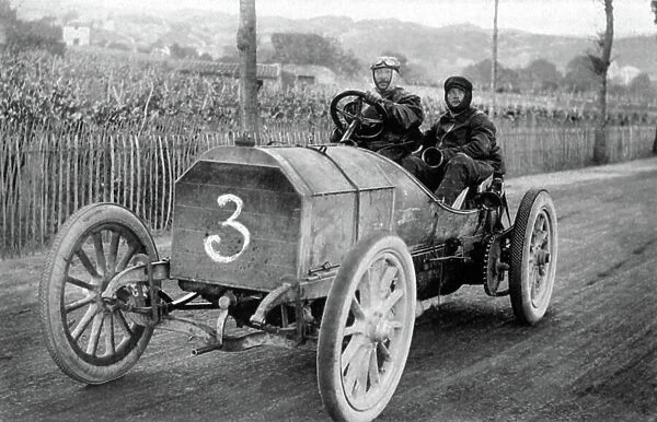 Gordon Bennett Cup in auto racing in 1905 in Clermont Ferrand : belgian pilot Jenatzy driving a Mercedes