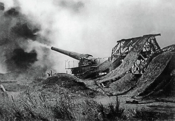 Heavy artillery on railway in Somme, France, 1916