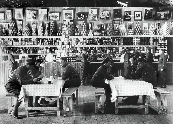 Interior of an English canteen in Abbeville (Somme) in June 1916