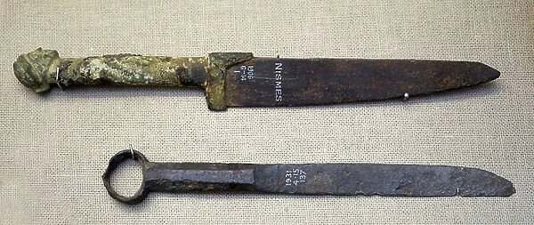 Iron knife with a bronze handle