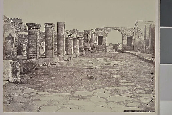 La rue de Mercure (Strada di Mercurio) a Pompei (Italy) - Photography, 1880-1900, original print (20x25 cm) by contact, extract from an ancient work on Naples, 19th century