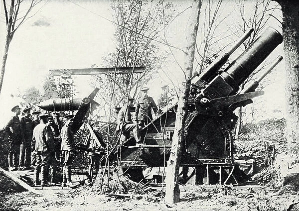 A large British howitzer World War I, 1916 (photo)
