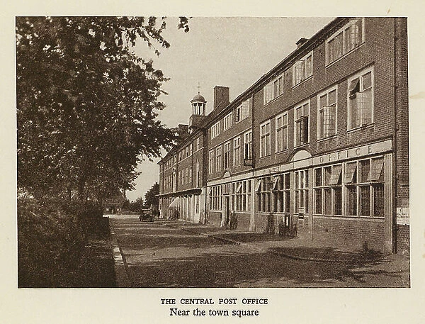 Letchworth: The Central Post Office (b / w photo)