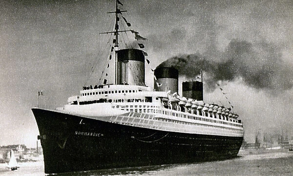 The liner Le Normandie, c.1932 (photo)