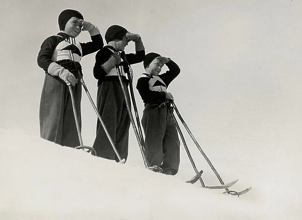 Three little fascists balilla dressed for skiing