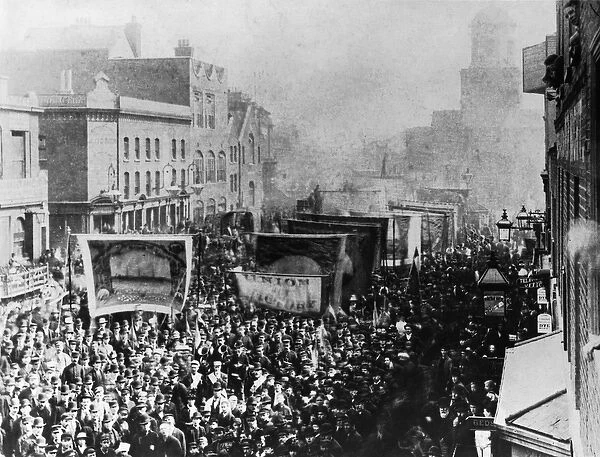 London Dock Strike, 1889 (b  /  w photo)