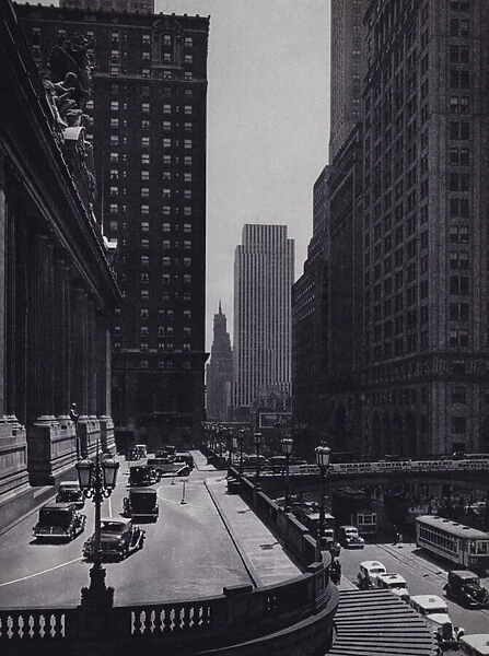Manhattan: South facade of New York Grand Central Building (b  /  w photo)
