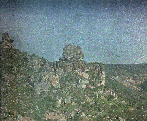 Massif Central picturesque: Le Rozier, les roches du Capluc, 1917, Gorges du Tarn, France - Autochrome anonymous
