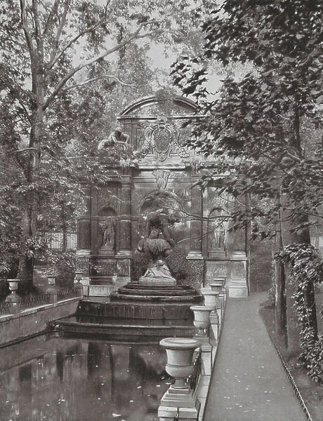 Medici Fountain, Paris (b / w photo)