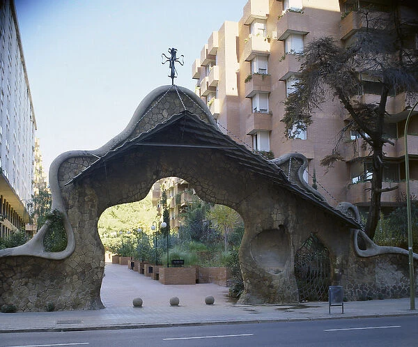 The Miralles portal, 1901-1902, Barcelona - GAUDI i CORNET, Antoni (1852-1926)