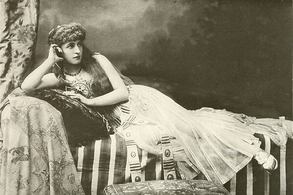 Miss Langtry as Cleopatra (gravure)