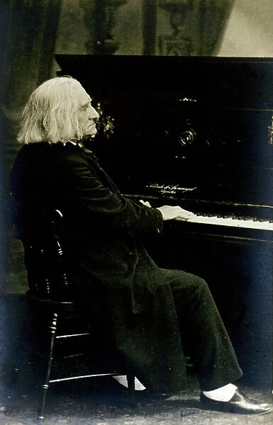 Music. The hungarian composer Franz Liszt at the piano. Photo, Hungary, c.1880 (photo)
