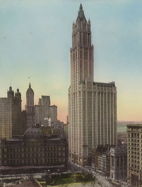 New York: Post Office; Woolworth Building (photo)