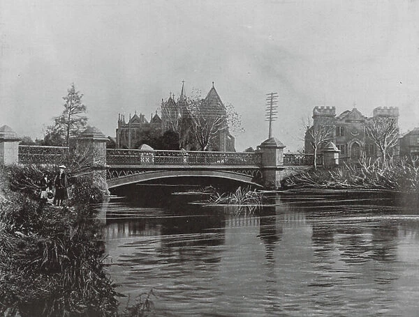 New Zealand, 1890s: Supreme Court and Victoria Bridge (b / w photo)
