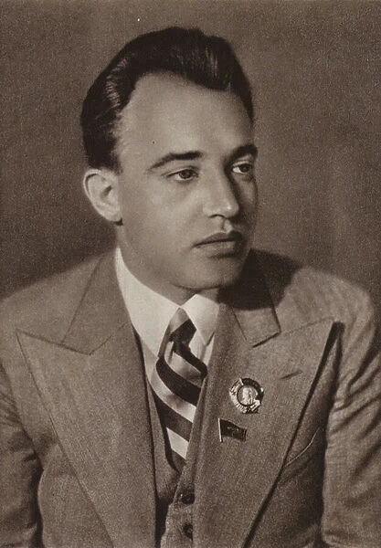 Oleksandr Korniychuk, Ukrainian Soviet official and playwright (b  /  w photo)