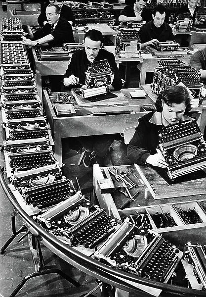 The Olivetti Establishment in Ivrea: fitting shop of the 'Lettera 22' typewriter