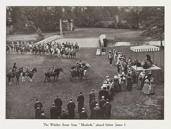 Oxford Historical Pageant, 1907: The Witches Scene from 'Macbeth, 'played before James I (b  /  w photo)